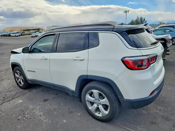 3C4NJCBB5JT186755 2018 JEEP COMPASS - Image 2