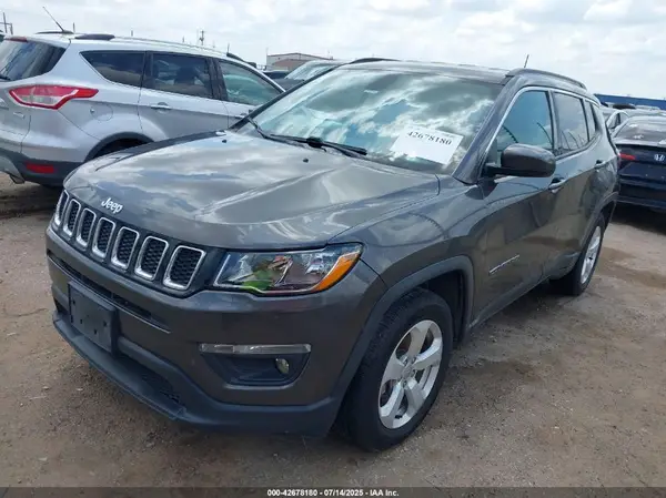 3C4NJCBB5JT194869 2018 JEEP COMPASS - Image 2