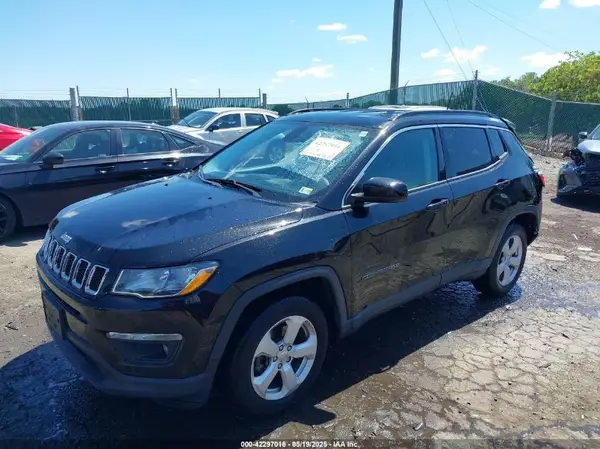 3C4NJCBB5JT194919 2018 JEEP COMPASS - Image 2