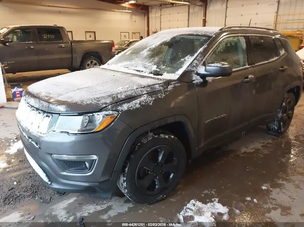 3C4NJCBB5JT227644 2018 JEEP COMPASS - Image 2