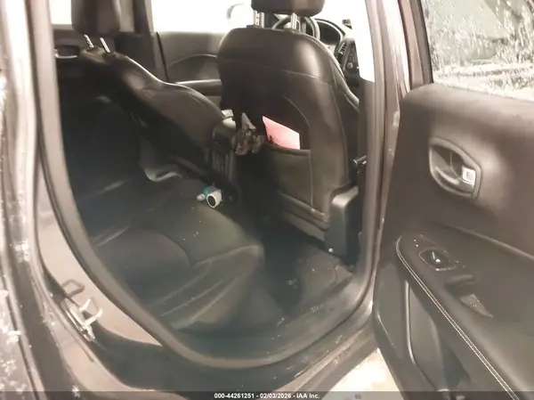 3C4NJCBB5JT227644 2018 JEEP COMPASS - Image 8