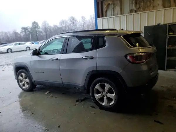 3C4NJCBB5JT228860 2018 JEEP COMPASS - Image 2