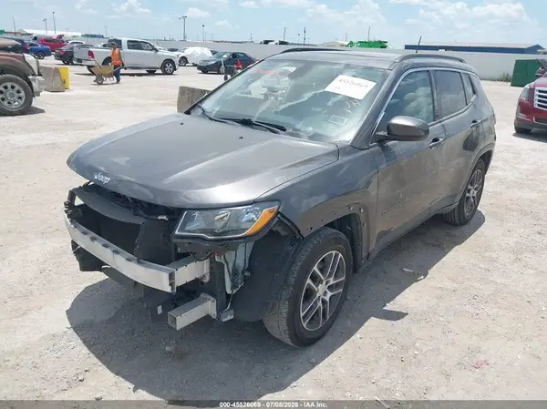 3C4NJCBB5JT228874 2018 JEEP COMPASS - Image 2
