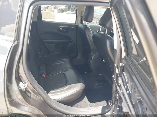 3C4NJCBB5JT228874 2018 JEEP COMPASS - Image 8