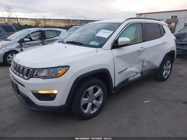 3C4NJCBB5JT235467 2018 JEEP COMPASS - Image 2