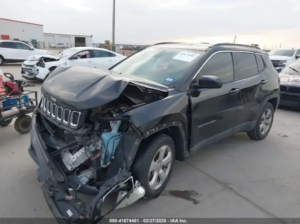 3C4NJCBB5JT240751 2018 JEEP COMPASS - Image 2
