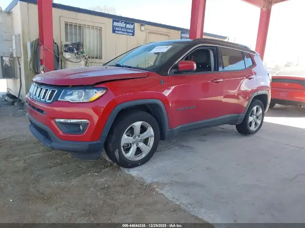 3C4NJCBB5JT240846 2018 JEEP COMPASS - Image 2