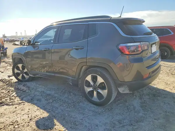 3C4NJCBB5JT267593 2018 JEEP COMPASS - Image 2
