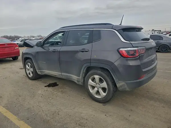 3C4NJCBB5JT272471 2018 JEEP COMPASS - Image 2