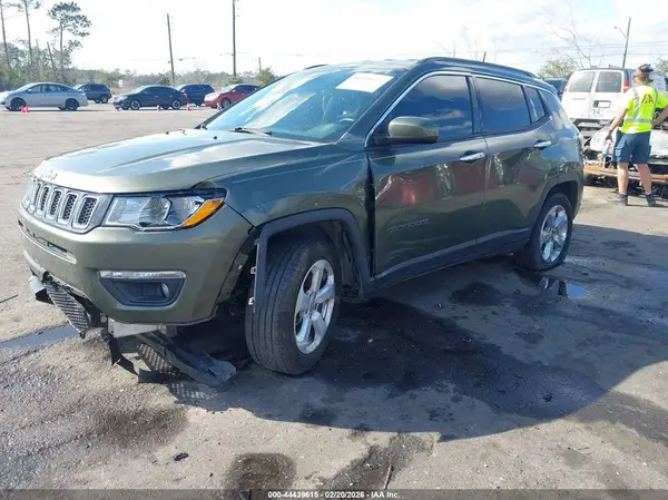 3C4NJCBB5JT286905 2018 JEEP COMPASS - Image 2