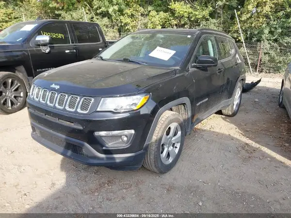 3C4NJCBB5JT293353 2018 JEEP COMPASS - Image 2