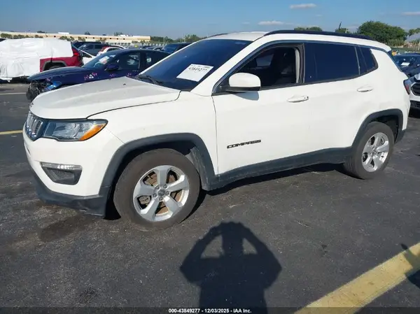 3C4NJCBB5JT293451 2018 JEEP COMPASS - Image 2