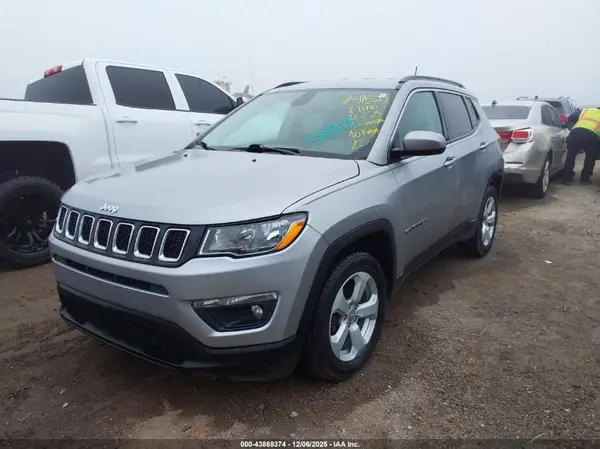 3C4NJCBB5JT301807 2018 JEEP COMPASS - Image 2