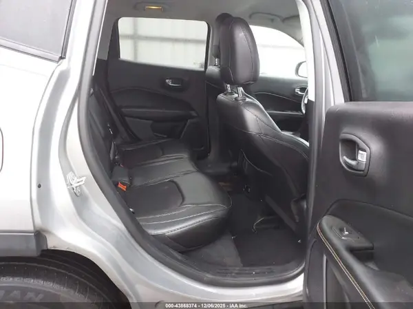 3C4NJCBB5JT301807 2018 JEEP COMPASS - Image 8