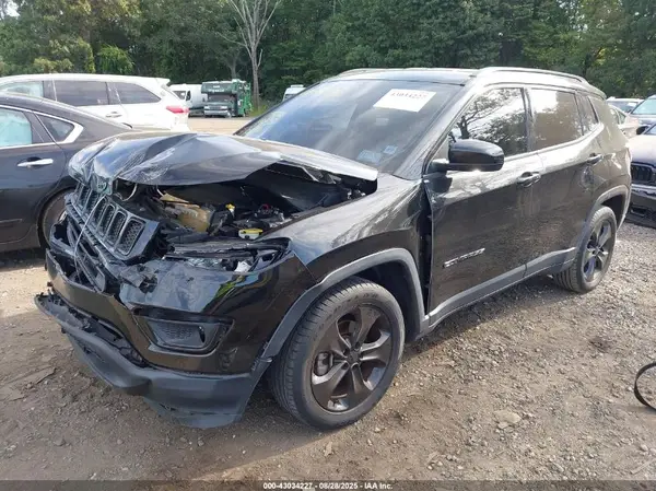 3C4NJCBB5JT304920 2018 JEEP COMPASS - Image 2