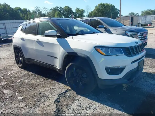 3C4NJCBB5JT304979 2018 JEEP COMPASS - Image 1