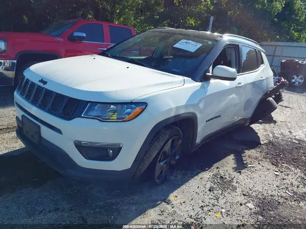 3C4NJCBB5JT304979 2018 JEEP COMPASS - Image 2