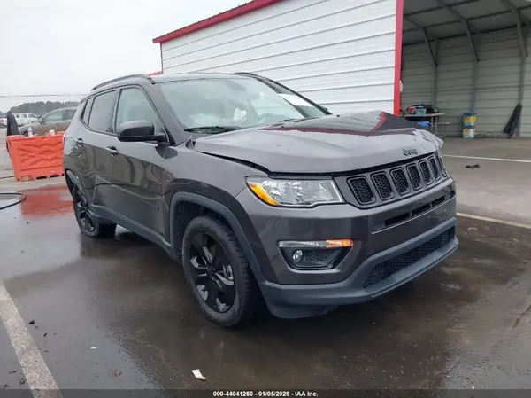 3C4NJCBB5JT318333 2018 JEEP COMPASS - Image 1
