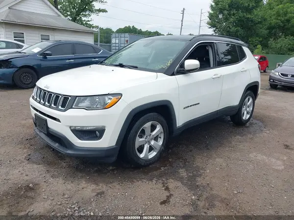 3C4NJCBB5JT318946 2018 JEEP COMPASS - Image 2