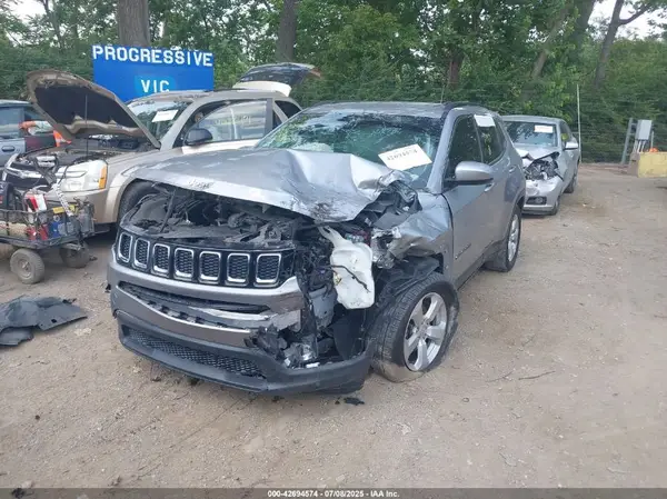 3C4NJCBB5JT318963 2018 JEEP COMPASS - Image 2