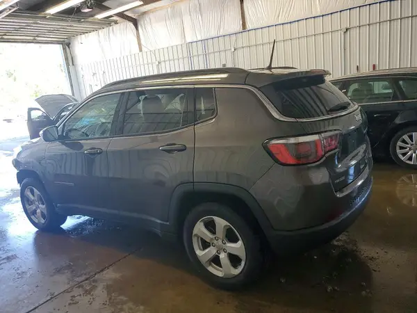 3C4NJCBB5JT338856 2018 JEEP COMPASS - Image 2