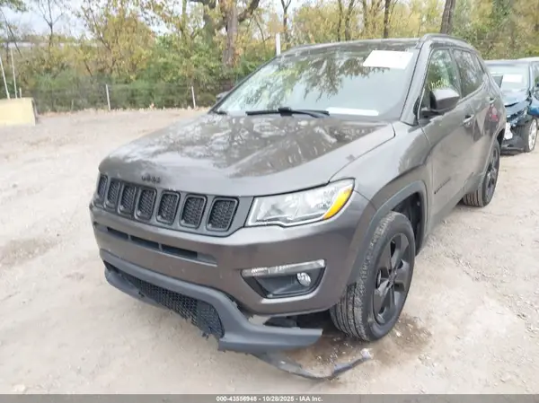 3C4NJCBB5JT346116 2018 JEEP COMPASS - Image 2