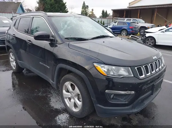 3C4NJCBB5JT377186 2018 JEEP COMPASS - Image 1