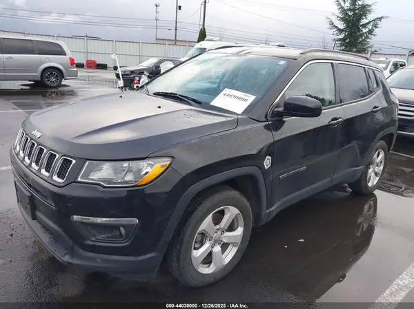 3C4NJCBB5JT377186 2018 JEEP COMPASS - Image 2