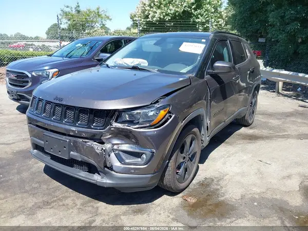 3C4NJCBB5JT460911 2018 JEEP COMPASS - Image 2