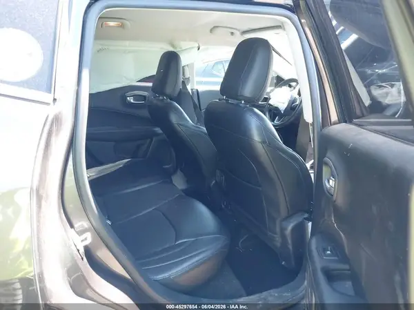 3C4NJCBB5JT460911 2018 JEEP COMPASS - Image 8