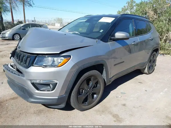 3C4NJCBB5JT462433 2018 JEEP COMPASS - Image 2