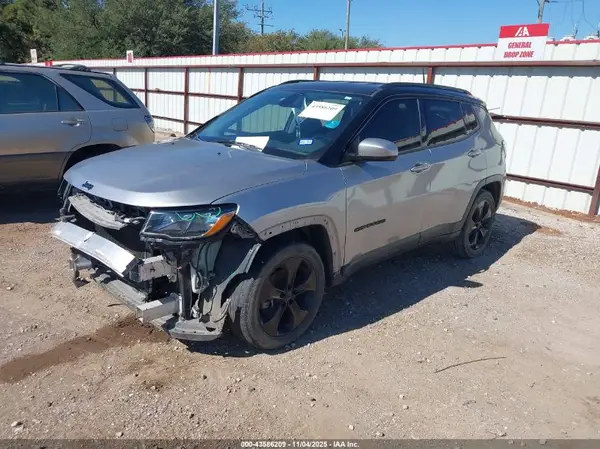 3C4NJCBB5JT465865 2018 JEEP COMPASS - Image 2