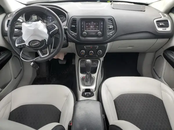 3C4NJCBB5JT469477 2018 JEEP COMPASS - Image 8