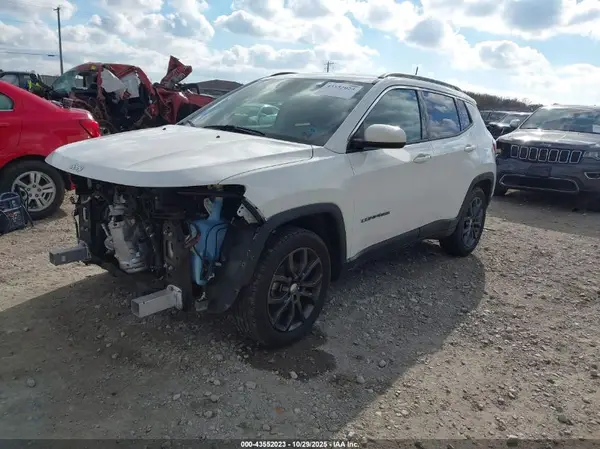 3C4NJCBB5JT471584 2018 JEEP COMPASS - Image 2