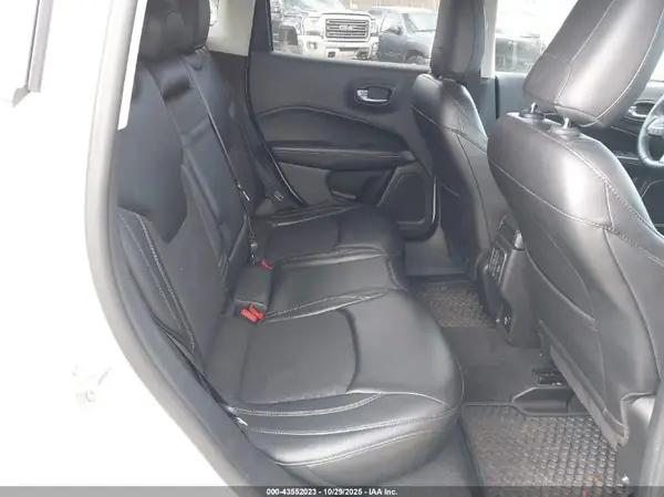 3C4NJCBB5JT471584 2018 JEEP COMPASS - Image 8