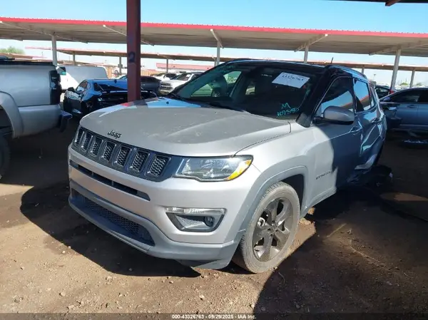 3C4NJCBB5JT487185 2018 JEEP COMPASS - Image 2