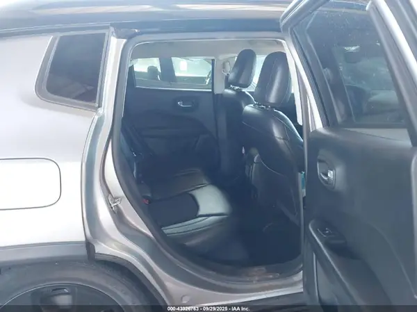 3C4NJCBB5JT487185 2018 JEEP COMPASS - Image 8