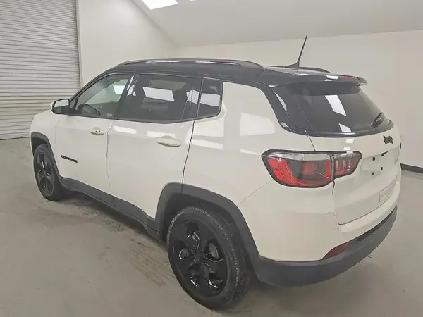 3C4NJCBB5JT494251 2018 JEEP COMPASS - Image 2