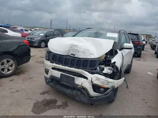 3C4NJCBB5KT615720 2019 JEEP COMPASS - Image 2