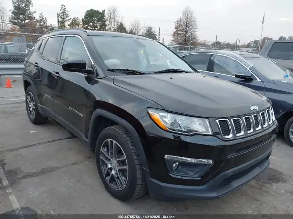3C4NJCBB5KT692653 2019 JEEP COMPASS - Image 1