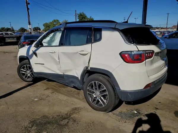 3C4NJCBB5KT743052 2019 JEEP COMPASS - Image 2