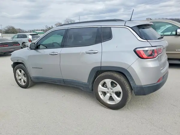 3C4NJCBB5KT743486 2019 JEEP COMPASS - Image 2