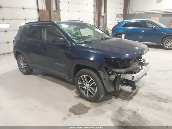 3C4NJCBB5KT743648 2019 JEEP COMPASS - Image 1