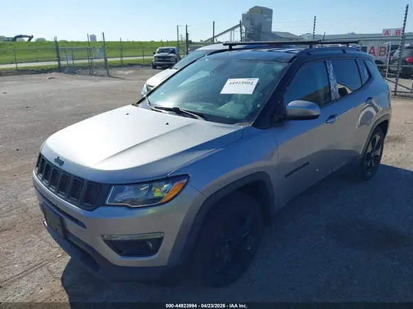 3C4NJCBB5KT762975 2019 JEEP COMPASS - Image 2