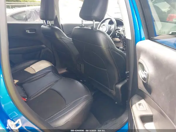 3C4NJCBB5KT769585 2019 JEEP COMPASS - Image 8