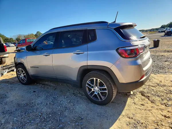 3C4NJCBB5KT814900 2019 JEEP COMPASS - Image 2