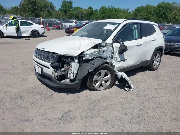 3C4NJCBB5KT820051 2019 JEEP COMPASS - Image 2