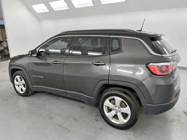 3C4NJCBB5LT206036 2020 JEEP COMPASS - Image 2