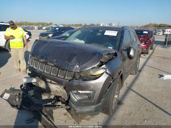 3C4NJCBB5LT256807 2020 JEEP COMPASS - Image 2