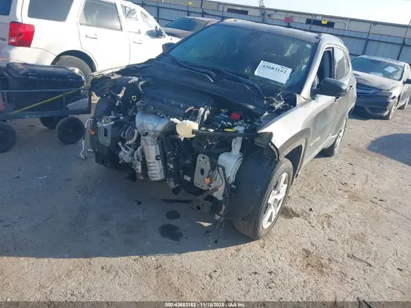 3C4NJCBB5NT137688 2022 JEEP COMPASS - Image 2